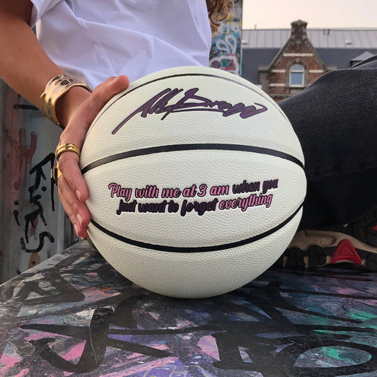 ÉDITION LIMITÉE BALLON DE BASKET "NIGHT HOOPS"